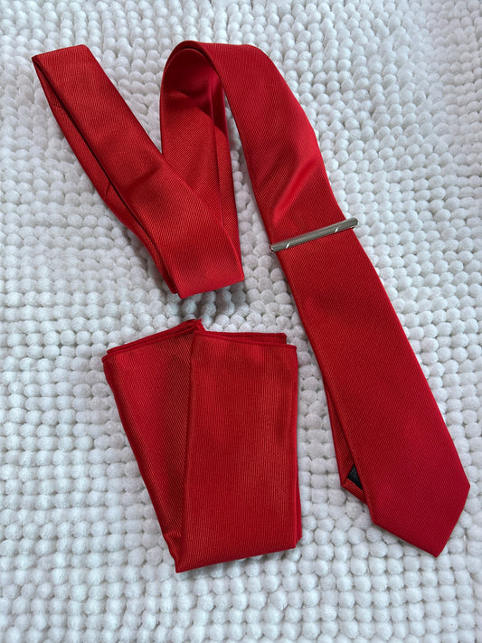 Red textured Tie and Pocket Square