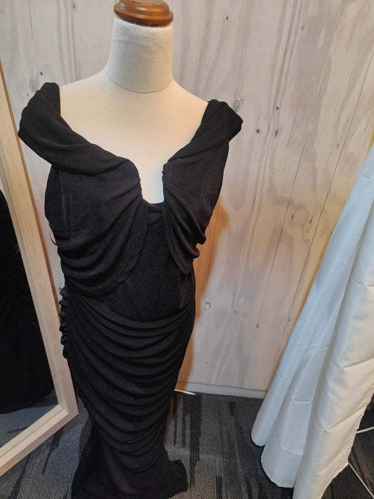 Black drop sleeve U dress